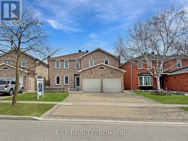 75 Somerset Crescent in Richmond Hill, ON - Building Photo - Building Photo