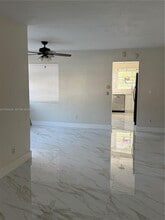 1400 NE 191st St in North Miami Beach, FL - Foto de edificio - Building Photo