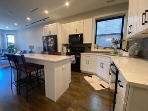 1215 N Wolcott Ave in Chicago, IL - Building Photo - Building Photo