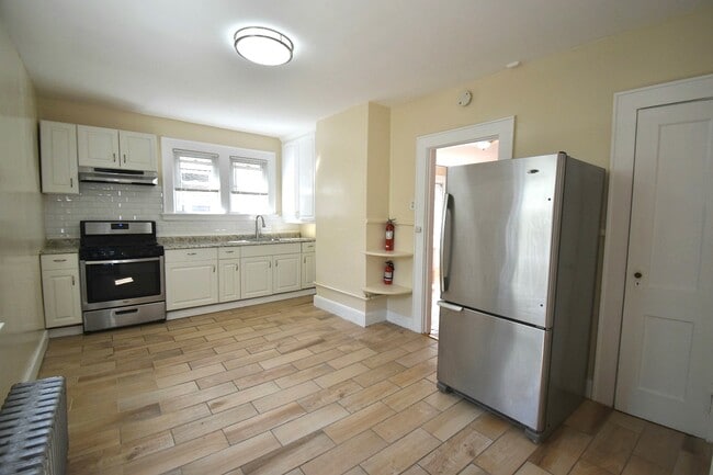 12 Ward Pl, Unit 2 in Montclair, NJ - Building Photo - Building Photo