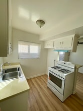 12414 Dunrobin Ave, Unit 4 in Downey, CA - Building Photo - Building Photo