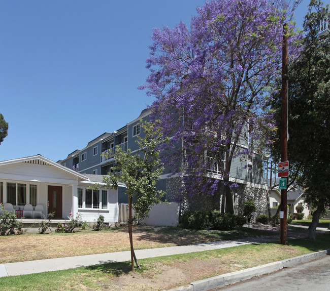 1065 Linden Ave in Glendale, CA - Foto de edificio - Building Photo