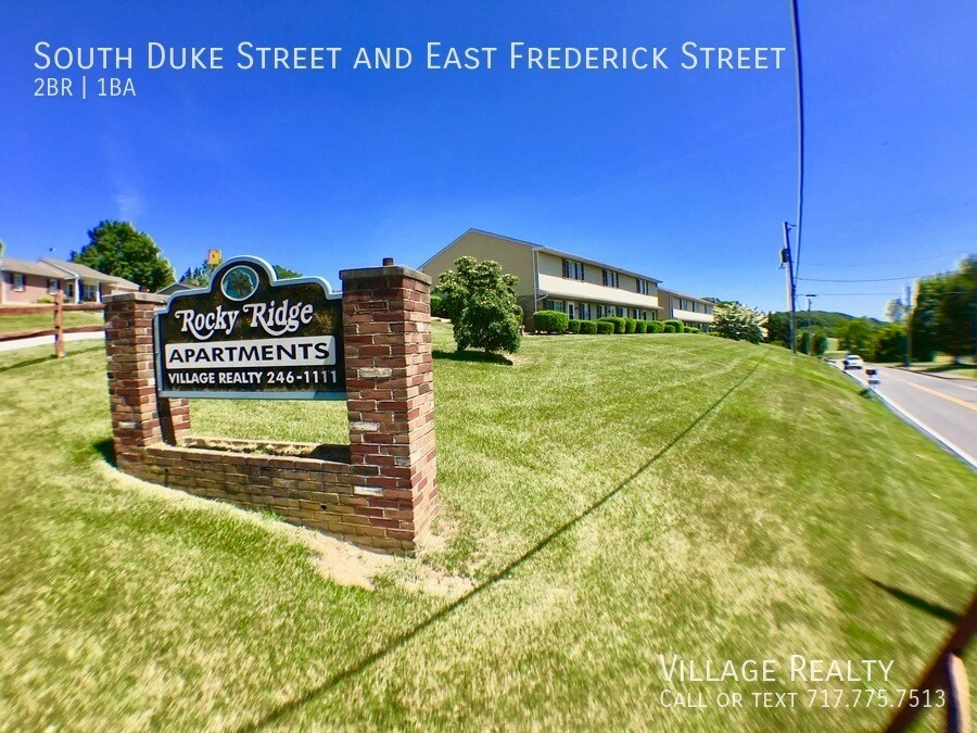 129 S Duke St in Dallastown, PA - Building Photo