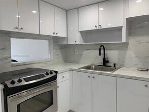 2859 Leonard Dr in Aventura, FL - Foto de edificio - Building Photo