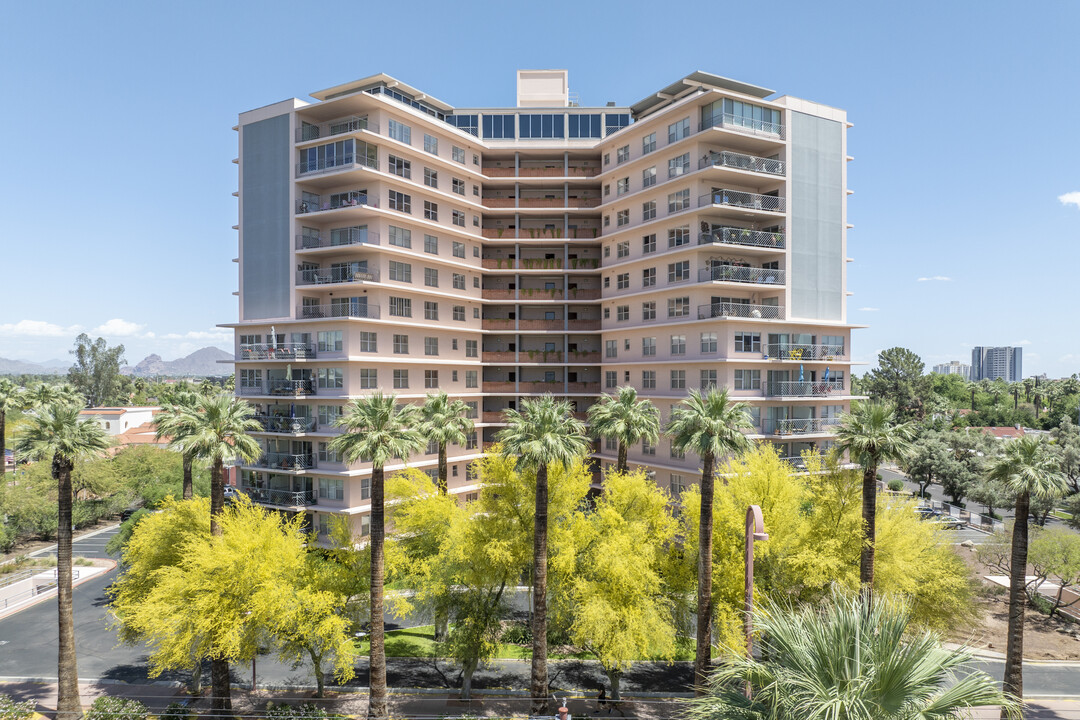 Phoenix Towers in Phoenix, AZ - Building Photo