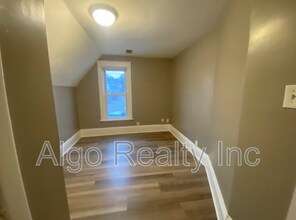 2211 Queen Ave N in Minneapolis, MN - Building Photo - Building Photo