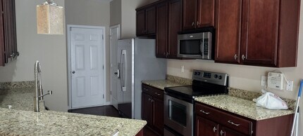 Room in Townhome on Keystone Park Dr in Morrisville, NC - Foto de edificio - Building Photo