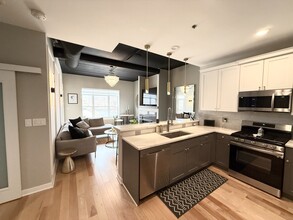 24 W Station St, Unit 207 in Palatine, IL - Building Photo - Building Photo
