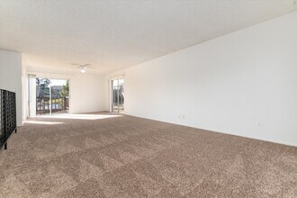 4578 W Pondview Dr in Littleton, CO - Building Photo - Building Photo