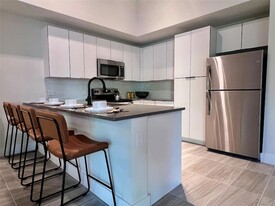 120 N Compass Way, Unit 337 in Dania Beach, FL - Building Photo