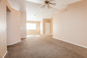 7260 Golden Star Ave in Las Vegas, NV - Building Photo - Building Photo