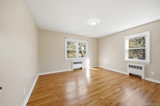 152 Harrison Ave in Yonkers, NY - Foto de edificio - Building Photo