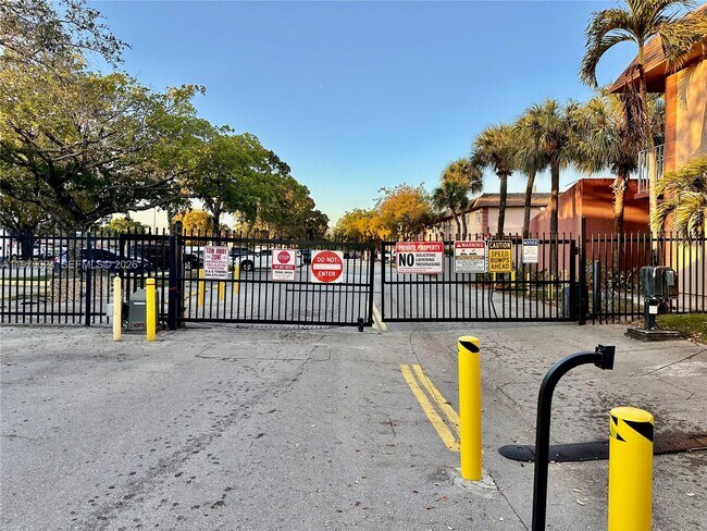 95 NE 41st St in Oakland Park, FL - Foto de edificio - Building Photo