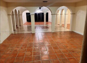 7240 SW 58th St in Miami, FL - Building Photo - Building Photo