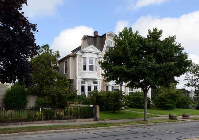 706 County St in New Bedford, MA - Building Photo - Building Photo