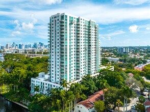 Terrazas River Park Village Apartments in Miami, FL - Foto de edificio - Building Photo