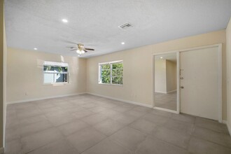 633 99th Ave N in Naples, FL - Building Photo - Building Photo