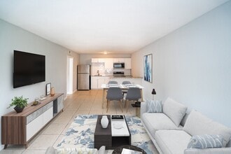 Ixoria Condominiums in Fort Pierce, FL - Foto de edificio - Building Photo