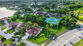 29 Fawlkland Cir in Boynton Beach, FL - Building Photo
