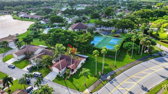 property at 29 Fawlkland Cir