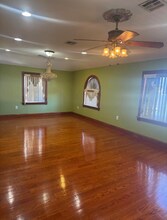 85-19-8239 239th St in Queens, NY - Foto de edificio - Building Photo