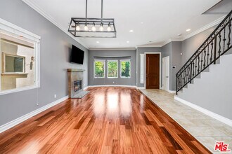 4125 W Hood Ave in Burbank, CA - Building Photo - Building Photo