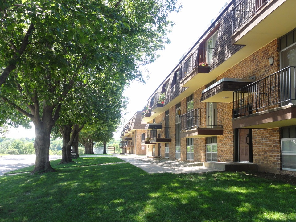 Plaza West Apartments Photo