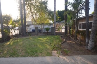 19201 Strathern St in Reseda, CA - Building Photo - Building Photo