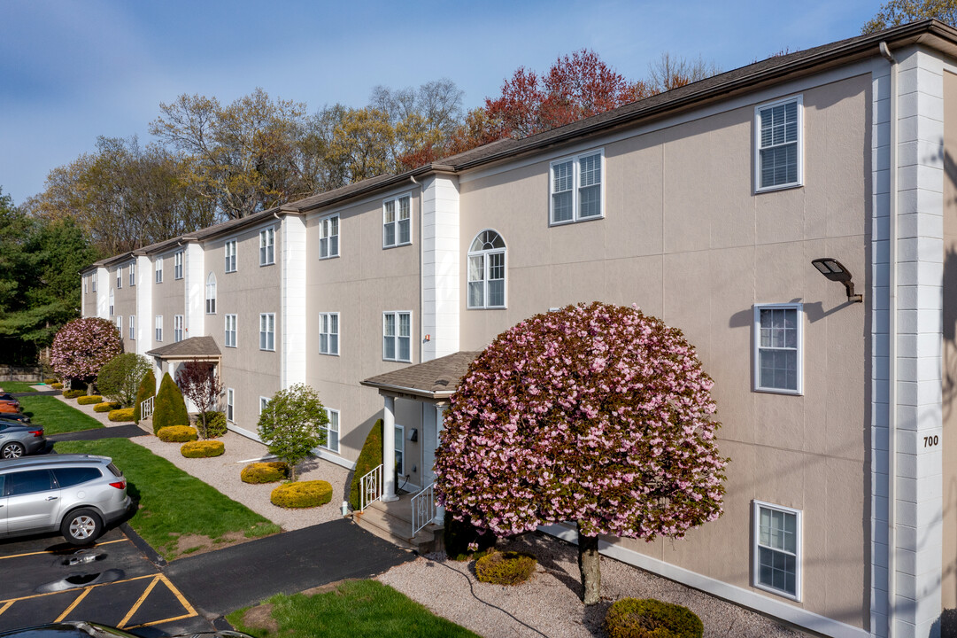 Kirkbrae Glen Apartments in Lincoln, RI - Building Photo