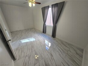 9893 Canyon Peak Dr in Las Vegas, NV - Building Photo - Building Photo
