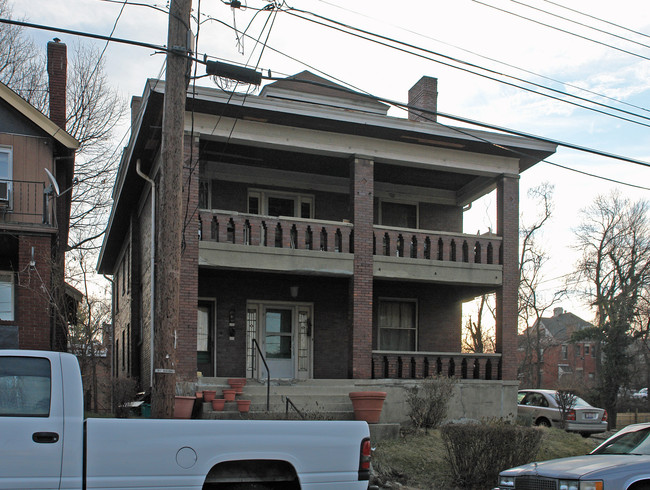 2366 St James Ave in Cincinnati, OH - Foto de edificio - Building Photo