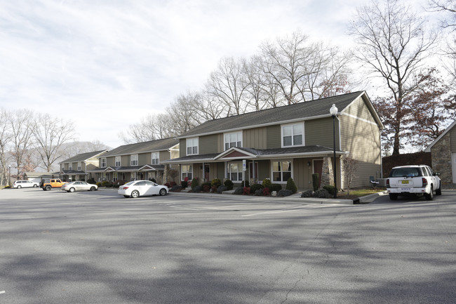 Mountain Trace Apartments in Clyde, NC - Building Photo - Building Photo