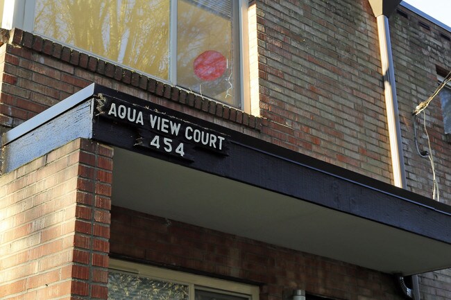Aqua View Court in Seattle, WA - Foto de edificio - Building Photo