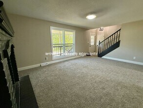 2000 NE Dill Dr in Lee's Summit, MO - Building Photo - Building Photo