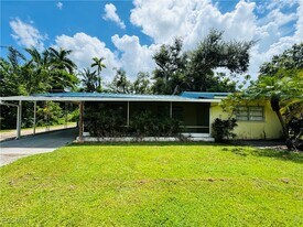 311 Royal Palm Park Rd in Ft. Myers, FL - Building Photo