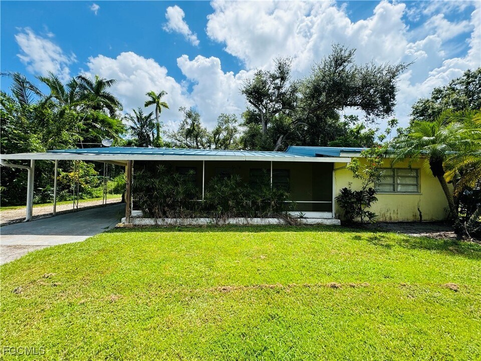 311 Royal Palm Park Rd in Ft. Myers, FL - Building Photo