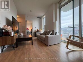 128 Fairview Mall Dr in Toronto, ON - Building Photo - Building Photo