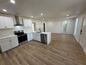 5205-5202 Pineview Ln S in Mobile, AL - Building Photo - Building Photo