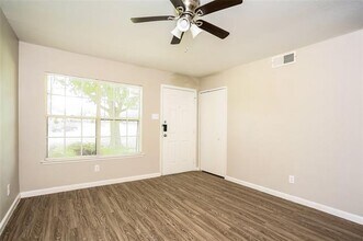 3114 Harvard St N in Irving, TX - Foto de edificio - Building Photo