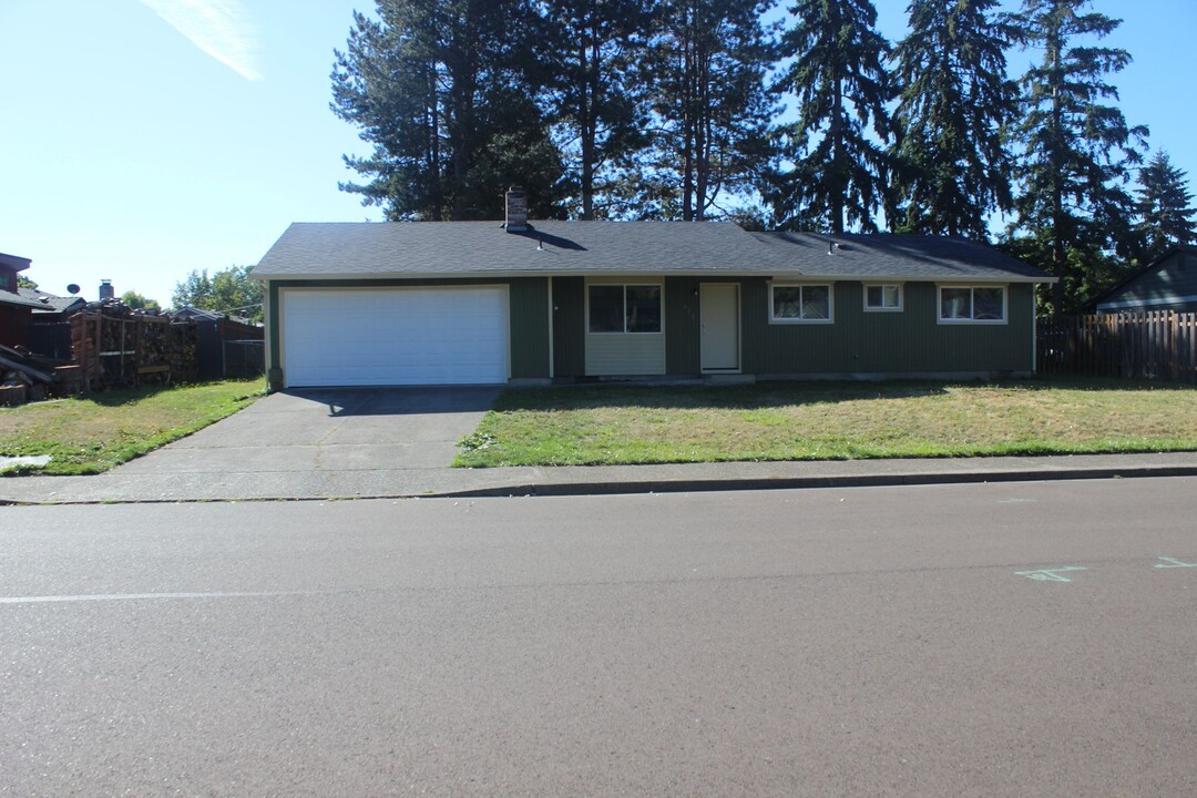 972 NE Hood St in Hillsboro, OR - Foto de edificio