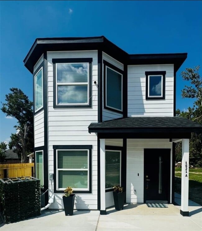 property at 1621 Wellington St