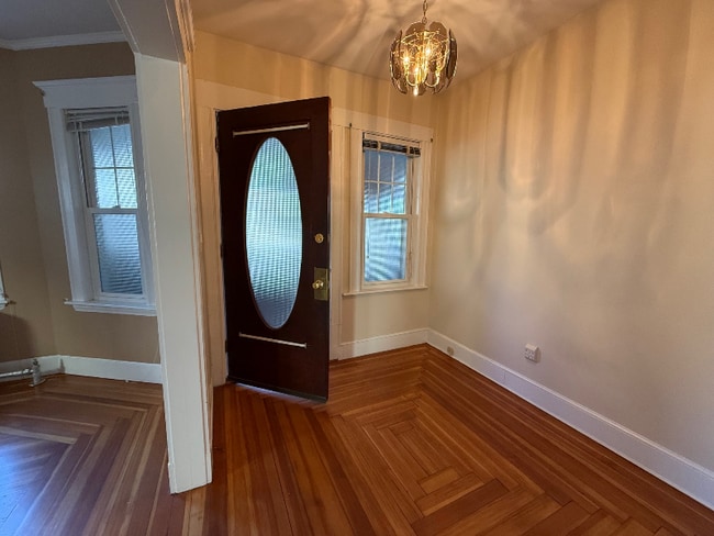 8 Hastings St, Unit 1 in Boston, MA - Foto de edificio - Building Photo