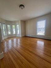 81 Elm St in Nashua, NH - Foto de edificio - Building Photo