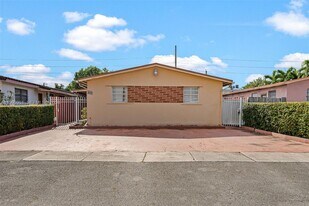 1028 W 30th St in Hialeah, FL - Building Photo