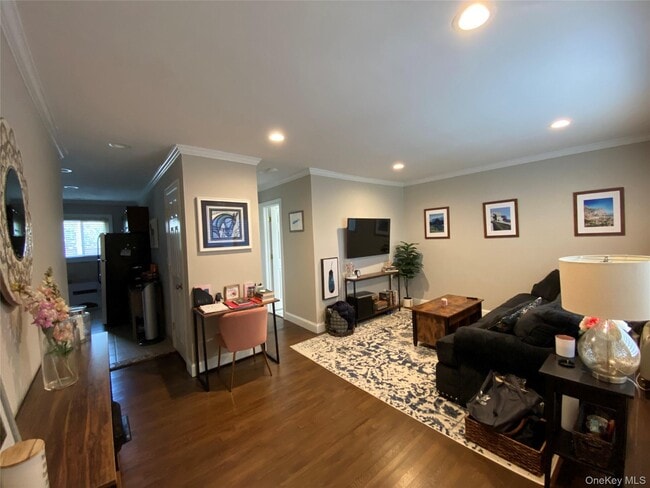 326 Edmunton Dr in Babylon, NY - Building Photo - Building Photo