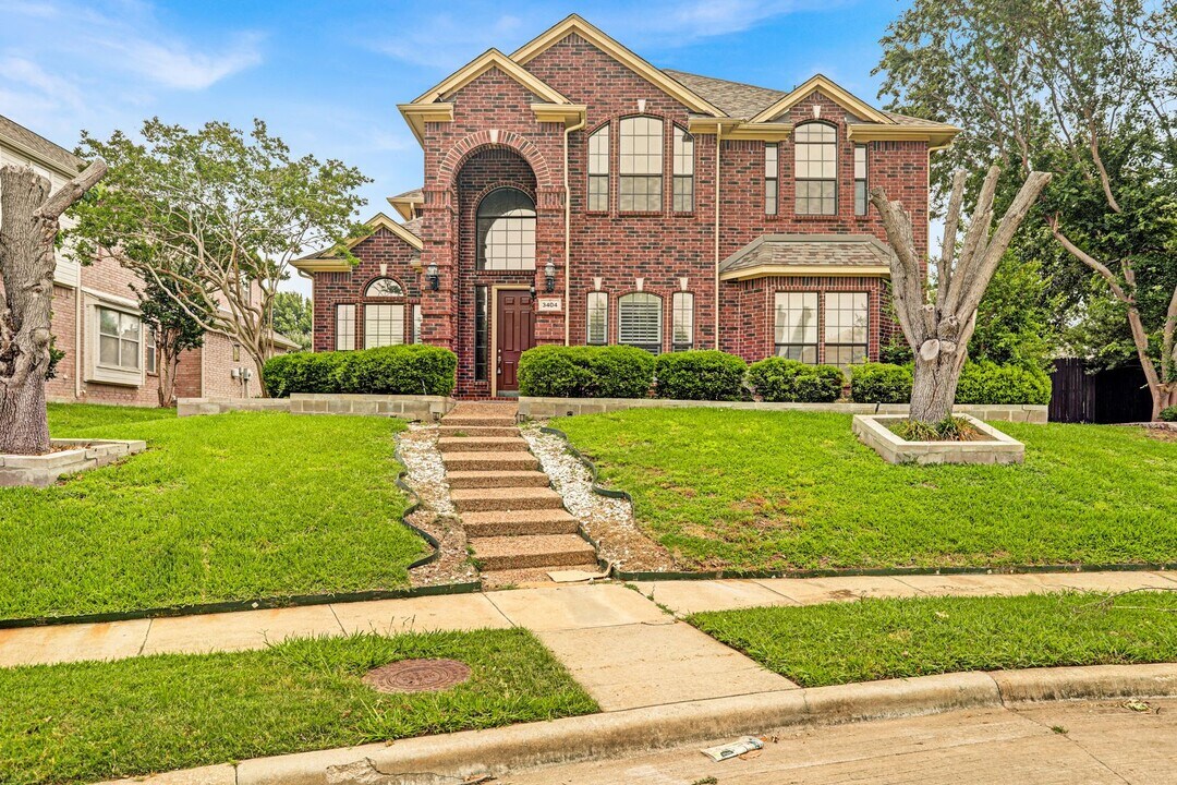 3404 High Vista Dr in Carrollton, TX - Building Photo