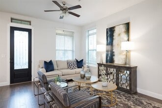 1115 Manacor Ln in Dallas, TX - Foto de edificio - Building Photo