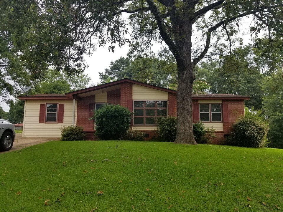 5530 18th St E in Tuscaloosa, AL - Building Photo