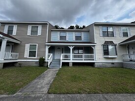912 Pineland Ave in Hinesville, GA - Building Photo