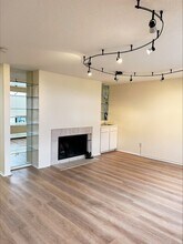 1315 S Puget Dr in Renton, WA - Building Photo - Building Photo
